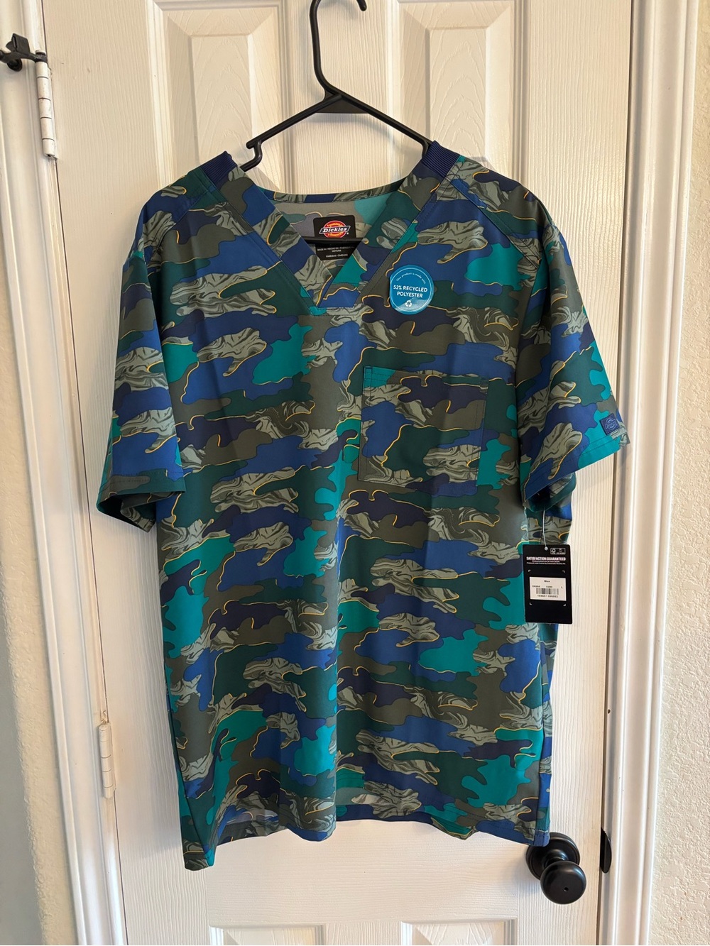 Dickies Medical Men’s Large Camo Scrub Top Blue Green NWT  Healthcare Uniform